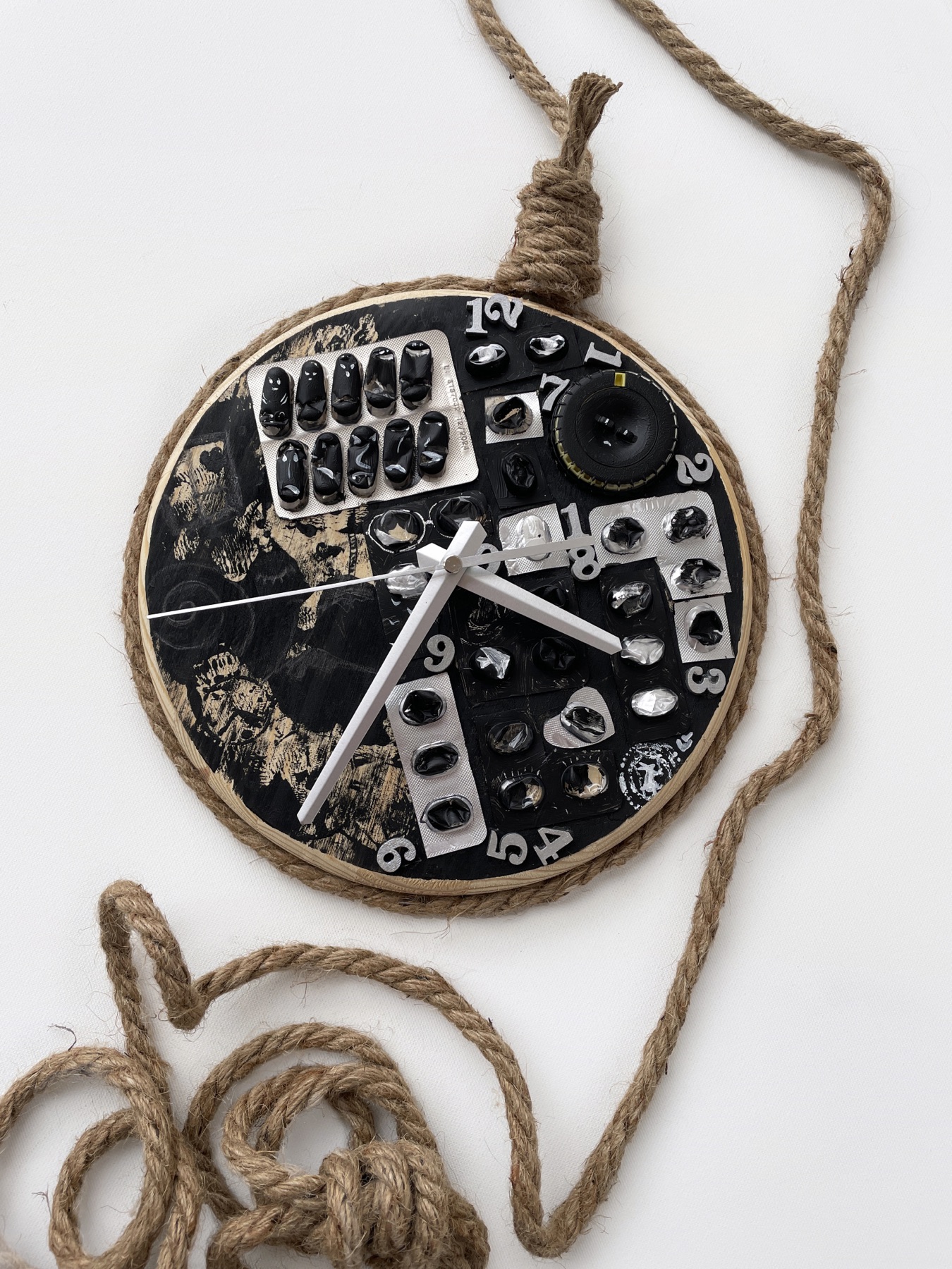 A clock made from pills, blister packs and rope